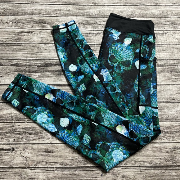 Women’s Medium CVG Constantly Varied Gear Mermaid Skull Leggings Excellent Cond - Picture 11 of 11